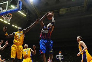 FC Barcelona Victorious Over Lakers 2010 NBA Champions In NBA Europe Live